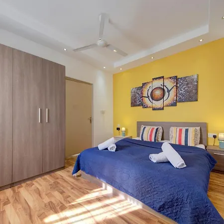 Sapphire Court Penthouse By Shortletsmalta Appartamento